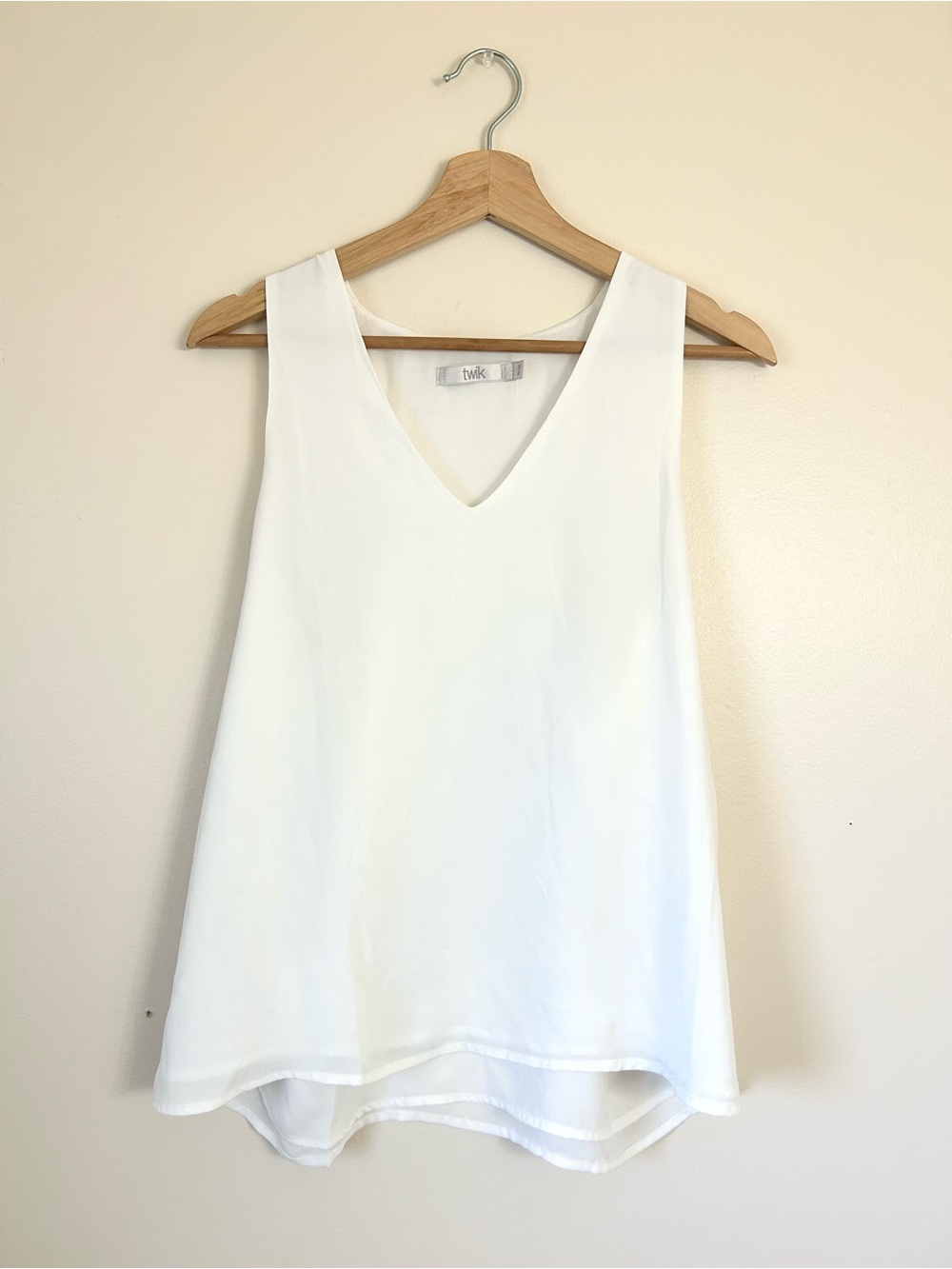 Simons Twik White Chiffon V-Neck Sleeveless Double Layered Blouse Tank | Medium